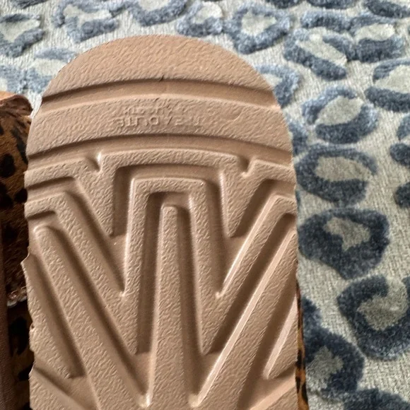 UGG Boot Mini Short Leopard Print - Picture 6 of 10